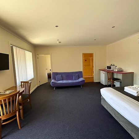 Lakeside Motel Waterfront Лейкс Ентранс Екстериор снимка