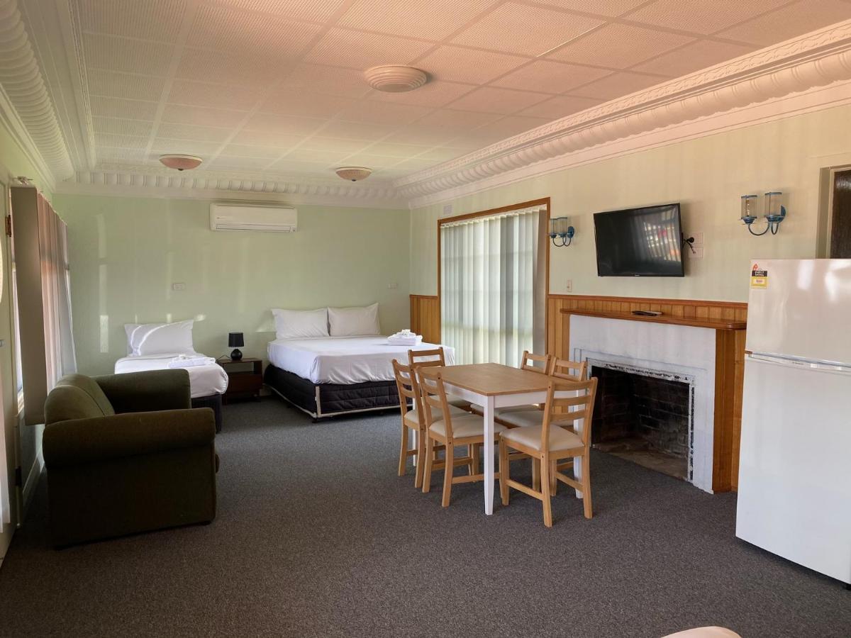 Lakeside Motel Waterfront Лейкс Ентранс Екстериор снимка