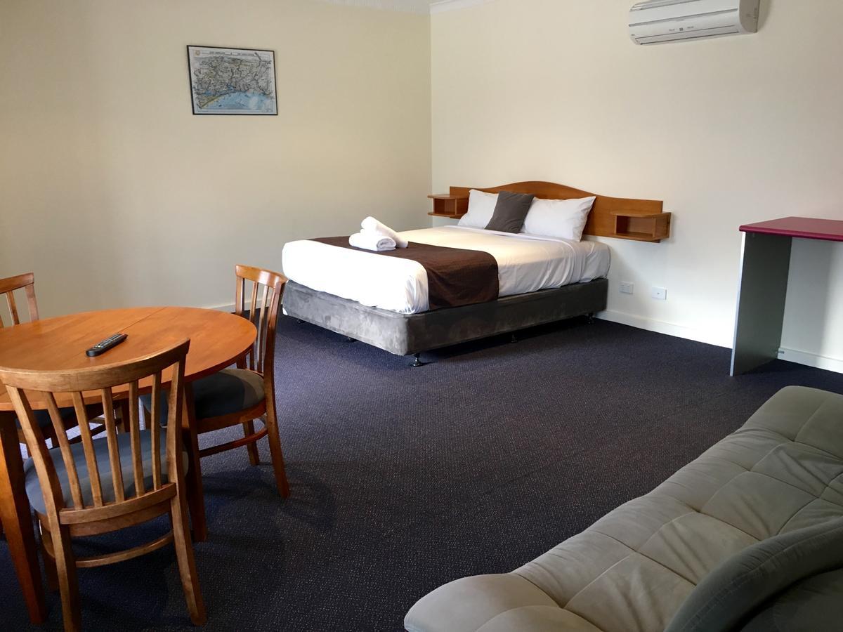 Lakeside Motel Waterfront Лейкс Ентранс Екстериор снимка