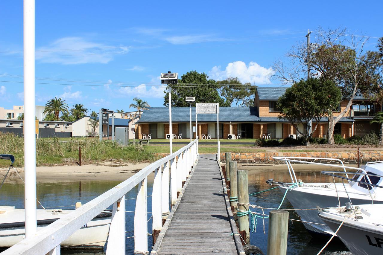 Lakeside Motel Waterfront Лейкс Ентранс Екстериор снимка