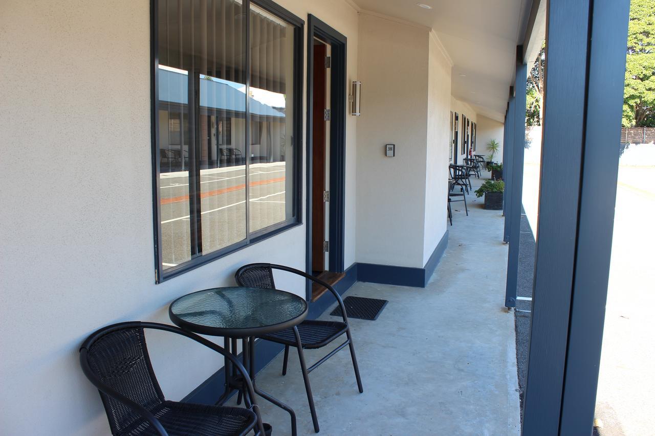 Lakeside Motel Waterfront Лейкс Ентранс Екстериор снимка
