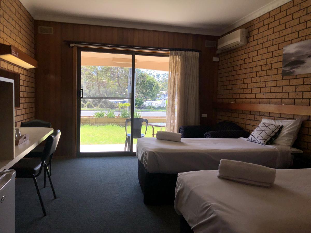 Lakeside Motel Waterfront Лейкс Ентранс Екстериор снимка